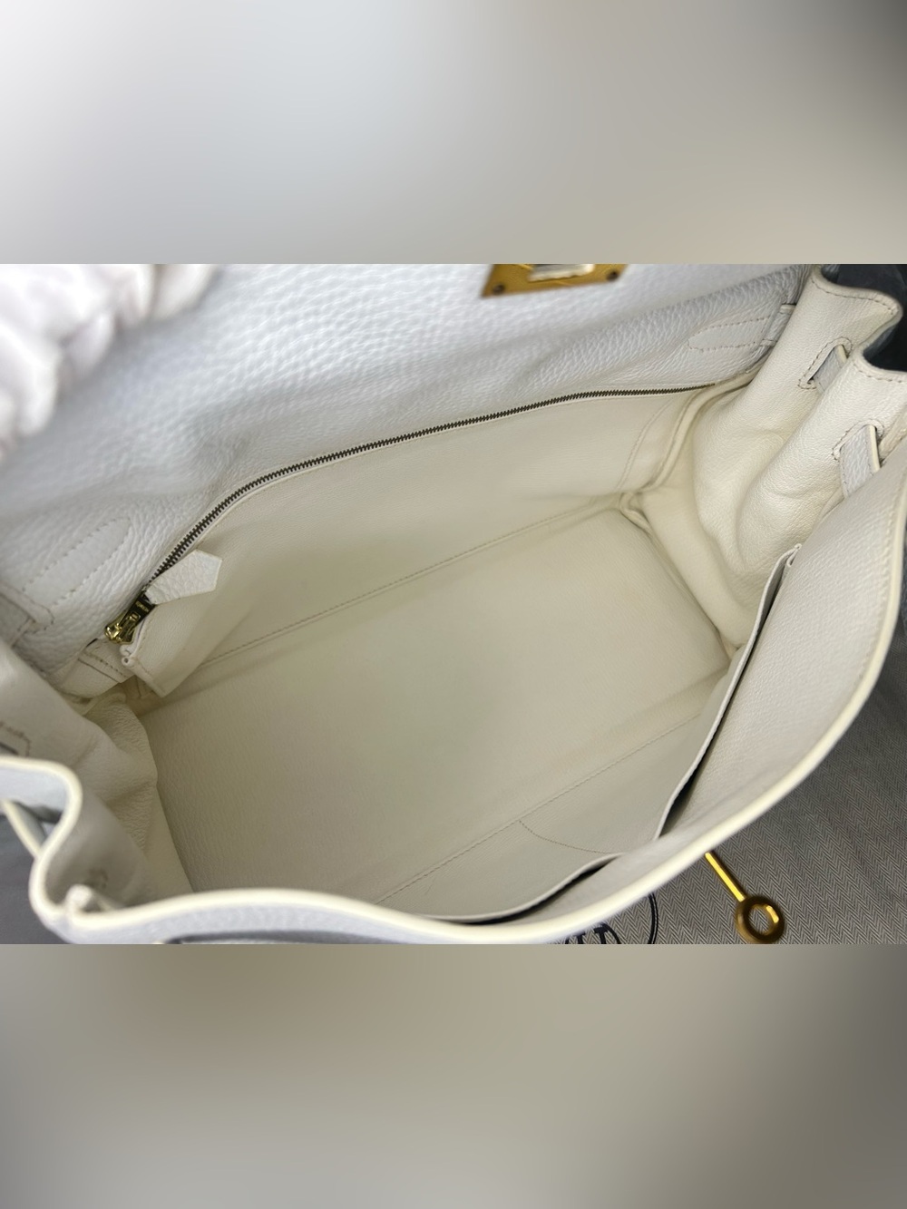 HERMÈS Kelly 35 White Blanc Clemence Leather Gold Hardware Handbag - Picture 11 of 14